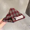 Presilha de Garra Triangular com Concha de Cetim Estilo Francês, Acessório de Cabelo Versátil de Alta Qualidade e Tendência para a Parte de Trás da Cabeça