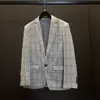 Sala de Modelos de Ropa Suave para Hombres Vestuario Estilo Italiano Sencillo Chaqueta de Traje para Hombres Exhibición de Accesorios Armario Decoración