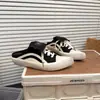 Moda Primavera Novo Estilo Casual Bico Fino Cadarço Costas Abertas Chinelos para Mulheres Uso Externo Desgastado Slip-on Rasteirinha Meia Chinelo