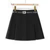 Falda plisada de cuero negro hecha a medida para mujer, nuevo estilo popular de otoño, diseño adelgazante, cuero PU