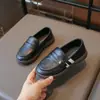 Zapatos de Cuero Pequeños Estilo Británico Otoño Nuevo Estilo Infantil Mocasines Slip-on para Niñas Zapatos con Costuras Retro Escarchados para Niños Modernos