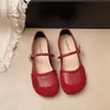 Sapatos Mary Jane vermelhos estilo francês com aumento de altura, baixos, para mulheres, novo modelo de verão 2026, adequados para combinar com saias, sapatos de festa, sapatos de vovó