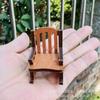 Cadeira de casa em miniatura estilo europeu, modelo de mini banco, ornamentos de banco pequeno de madeira, adereços decorativos de tiro, cadeira pequena