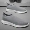 Novos Sapatos Masculinos Primavera e Verão 2026, Sapatos Slip-On de Malha, Sapatos Casuais Respiráveis de Solado Macio, Sapatos Masculinos Estilo Casa Diário