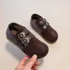 Zapatos de Cuero Retro de Punta Dividida 2026 Primavera/Otoño Nuevos Zapatos de Princesa con Hebilla Estilo Coreano Zapatos Mary Jane de Suela Suave para Niñas