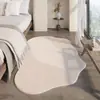 Alfombra de imitación cachemir de forma irregular de lujo ligero estilo italiano, gruesa y resistente al desgaste, para dormitorio, alfombra de noche a prueba de frío, alfombra para sofá y mesa de centro de sala de estar