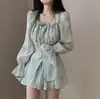 Estilo Chic Coreano Primavera e Verão Novo Conjunto de Top Camisa de Manga Longa Flare Estilo Francês com Proteção Solar + Shorts de Cintura Alta para Mulheres