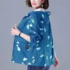 Nova Jaqueta Corta-vento Acolchoada de Veludo Plus 2026 Moda Outono Inverno Estampada com Capuz Manga Longa Solta Emagrecedora Roupa Exterior para Mulheres