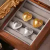 Europa e Estados Unidos estilo INS personalidade all-match brincos de aço titânio ouro 18k listras onduladas lisas brincos de amor luxo leve brincos mulheres