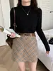 Suéter de Tricô Estilo Francês com Gola Meia-Alta e Borda Enrolada Coleção Primavera 2026 Elegante Slim-Fit Camisa Básica Camada Base Feminina