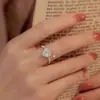 Anillo de Diamante Lleno de Amor, Exquisito Anillo Romántico en Forma de Corazón con Micro-Pavé de Circonita, Anillo Artificial de un Quilate, Anillo de Compromiso para Mujeres