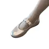 Versión de Piel de Vaca ~ Zapatos Planos Redondos Versátiles Plateados para Mujer con Correas Plisadas y Boca Baja Zapatos Casuales Mary Jane de Piel Genuina