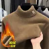 Suéter de chenilla con cuello alto para hombre, nuevo estilo de invierno 2025, forrado de polar y engrosado para mayor calidez, capa base de punto polar integrada
