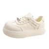 Sapatos Brancos Versáteis de Alta Qualidade com Solado Grosso para Mulheres Tênis de Skate de Nicho Lançamento 2026 Verão Quente Venda Rápida Tênis Casuais Esportivos tipo Pão