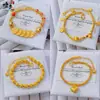 Pulsera de Lujo Ligero Estilo Vintage Chapada en Oro con Fragmentos Dorados, Estrellas, Luna, Flores Pequeñas y Corazones en Color Dorado, Diseño Moderno y Elegante para Mujer