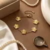 Set de Tréboles Chapado en Oro de Acero de Titanio para Mujer, Collar, Pulsera y Pendientes de Lujo Ligero de Gama Alta Juego de Tres Piezas al por Mayor
