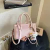 Bolso de Mano Cuadrado Pequeño de Bloques de Color de Moda de Este Año para Mujer, Bolso de Hombro de Lujo Nuevo Verano 2026, Bolso Cruzado para Viajes al Trabajo al por Mayor