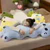 Almofada Longa de Gato Fofo de Desenho Animado para Sofá Cama Almofada de Brinquedo de Pelúcia para Mesa de Cabeceira Almofada de Janela de Canto Presente Decoração para Meninas