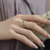 Anel Ajustável Meio Curvo Vazado com Padrão de Grama Tang Estilo Chinês Vintage Novo em Prata 925 para Mulheres com Toque Étnico