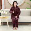Ropa exterior gruesa de invierno para mujeres de mediana edad y mayores, cálida, de terciopelo corto, talla grande, nuevo traje de pijama acolchado para casa