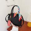 Bolso de Mano Versátil de Nicho Nuevo 2026 para Mujer, Bolso Cruzado Tipo Concha con Pañuelo de Seda, Mismo Estilo que en los Centros Comerciales, Bolso Elegante para Mujer