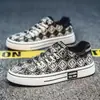 Zapatos de hombre transfronterizos, zapatillas de lona para todas las estaciones, zapatillas de moda, zapatos casuales de hombre de caña baja, zapatos juveniles gruesos de suela, modernos y versátiles