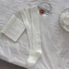 Calcetines largos de canalé de color liso con rayas verticales y volantes para mujer, adelgazantes, para otoño e invierno, sin costuras, de algodón puro, venta al por mayor de la industria del calcetín de Zhuji