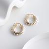 Aretes Miaojia estilo francés en forma de C con diamantes y perlas, modernos y de lujo ligero, chapados en oro real de 18 quilates, aretes geométricos de botón para mujer