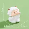 Adornos de Paisaje en Miniatura Dibujos Animados Lindos Tienda de Pasteles Muñeca de Oveja Pequeña Accesorios de Decoración para Casa de Muñecas DIY Adornos Pequeños de Escritorio