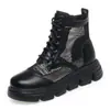 Venta al por mayor del fabricante Botines de Malla para Mujer Botas Martin de Malla con Suela Gruesa Sandalias de Moda Huecas Planas Delgadas de Verano