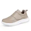 Zapatos casuales de cuero para hombre talla grande 48 para otoño e invierno con cierre de velcro, resistentes a la suciedad, para exportación y AliExpress, zapatos deportivos cómodos y ligeros para hombre