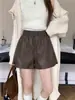 Shorts de piel sintética para mujer, nuevo estilo otoño 2026, con una paleta de colores Maillard, diseño de cintura alta, efecto adelgazante, cordón versátil y pantalones casuales de pierna ancha.