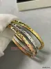 Pulseiras Estreitas e Largas de Ouro Rosé 18K, Ouro, Ouro Branco e Banhadas a Ouro com Padrão Exquisito de Diamantes Diagonais