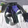 Chamarra Casual con Bloques de Color y Cuello Alto