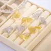 Pendientes de Mariposa Hueca para Mujer Nicho Diseño Único Retro Extraíbles Moda Elegante Simple Pendientes de Viento Frío para Mujer