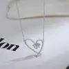 Corrente de clavícula elegante banhada a ouro real com zircônia microincrustada design de nicho feminino colar de laço colar de amor requintado