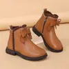 Botas de Couro Estilosas para Crianças Botas de Cano Curto para Meninas Aparência de Alta Qualidade Botas Martin Levíssimas Botas de Moda Botas Curtas para Crianças Pequenas Jardim de Infância Tendência