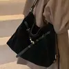 Bolsa fosca vintage de grande capacidade para mulheres, nova bolsa de ombro casual versátil 2026, bolsa tote para o dia a dia, mochila de ombro duplo