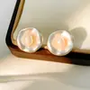 Brincos de Pérola de Água Doce Redonda Irregular com Agulha de Prata, Simples e Elegantes, Brincos Versáteis com um Toque de Luxo Leve e de Alta Qualidade, Atacado