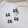 Celebrante de Internet Nueva Aleación Joyería para Uñas Arte de Uñas Lazo Estilo Chanel Taladro Arte de Uñas Blanco y Negro Sencillo Decoración de Uñas de Perlas