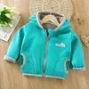 Suéter Infantil com Forro de Fleece Outono e Inverno Novo Roupa para Meninos e Meninas Blusa com Capuz Infantil Jaqueta de Fleece para Bebê
