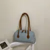 2026 Nuevo Bolso Boston de Mezclilla Azul de Gran Capacidad para Viajes Diarios de Mujeres, Bolso de Hombro de Alta Gama tipo Almohada para Debajo del Brazo