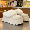 Chinelos peludos com sola grossa, que aumentam a altura, para mulheres, novo estilo outono/inverno 2026, adequados para mulheres baixinhas, com forro de fleece para aquecimento, e projetados como botas de neve