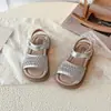 Sandálias Romanas da Moda para Meninas Pequenas, Novo Estilo Verão 2026, Sapatos de Princesa com Malha de Strass e Solado Macio, Sandálias de Praia