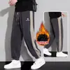 Pantalones casuales de pana para hombre Otoño e Invierno con forro polar Engrosados Holgados Deportivos Marca de Moda Elásticos Juveniles Pantalones Largos
