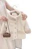 Abrigo de algodón cálido de doble cara para niñas, un superventas de temporada, con forro de felpa, material engrosado, diseño de piel sintética, estampados, capucha y diseño estilo coreano