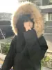 Jaqueta Capuz de Algodão Cor Sólida Versátil Básica Estilo Americano Marca Tendência com Gola de Pelo para Mulheres, Jaqueta Puffer Quente Casual Solta para Outono e Inverno
