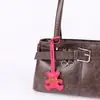 Nuevo Colgante Creativo de Oso con Lazo para Bolso de Mascota Relleno de Cuero PU Colgante Personalizado Colgante para Llavero de Coche