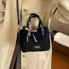 Bolso cubo, versátil y elegante, con una lujosa textura de gamuza, un bolso cruzado de moda, un nuevo bolso de hombro de nicho y moderno para mujer, 2026