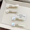 Pinza para el Cabello Estilo Chanel Perla Blanca Pinza de Pato Pasador Elegante Pinza para Flequillo Pinza Lateral Accesorio Versátil para el Cabello Mayoreo